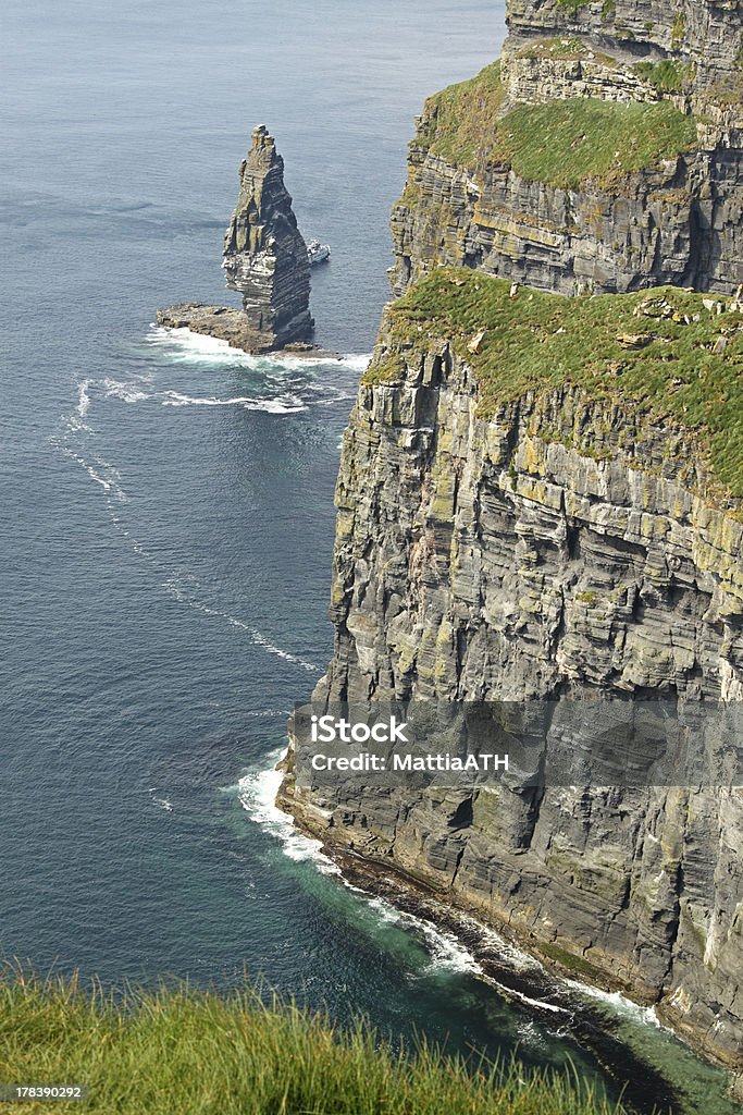 Os penhascos de Moher - Foto de stock de Ajardinado royalty-free