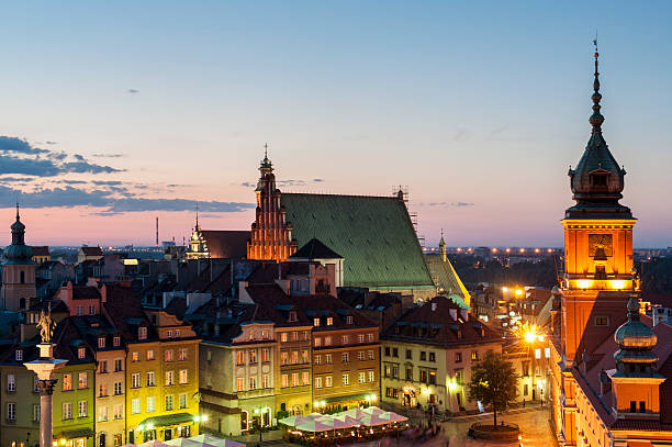 istock Royal castle in Warsaw at night 178390380