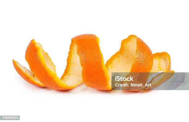 Casca De Fruta - Fotografias de stock e mais imagens de Laranja - Citrino - Laranja - Citrino, Casca de fruta, Fundo Branco