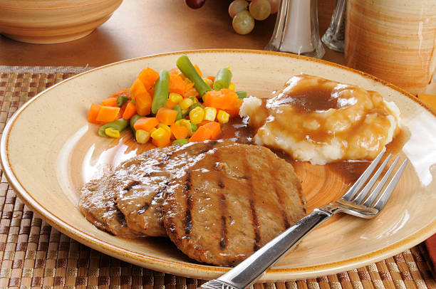 Salisbury steak dinner with mixed vegetables A plate of salisbury steak with mashed potatoes and gravy salisbury steak stock pictures, royalty-free photos & images