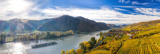 Autumn panorama of Wachau valley (Unesco world heritage site) with ships on Danube river near the Weissenkirchen village in Lower Austria, Austria Autumn panorama of Wachau valley (Unesco world heritage site) with ships on Danube river near the Weissenkirchen village in Lower Austria, Austria durnstein stock pictures, royalty-free photos & images