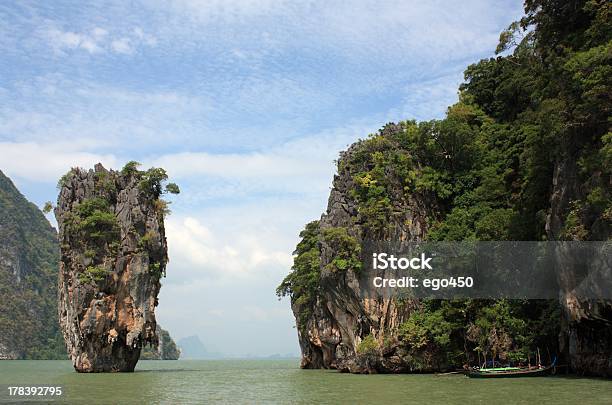Isola Di Koh Khao Phing Kan Phuket Tailandia - Fotografie stock e altre immagini di Acqua - Acqua, Albero, Albero tropicale