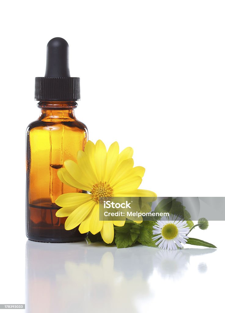 Contagocce medicina o aromaterapia a base di erbe bottiglia - Foto stock royalty-free di Aromaterapia