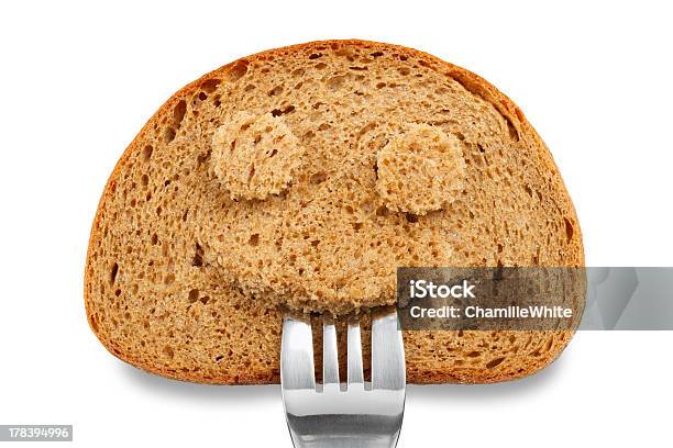 パンのスライスを笑顔の顔フォーク口 - おやつのストックフォトや画像を多数ご用意 - おやつ, クローズアップ, トースト