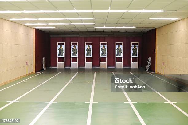 Shooting Range - Fotografie stock e altre immagini di Allenamento - Allenamento, Arma da fuoco, Armi