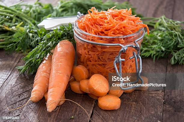 Foto de Porção De Salada De Cenoura e mais fotos de stock de Alimentação Saudável - Alimentação Saudável, Antepasto, Cenoura