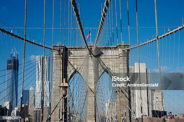 Бруклинский Мост В Ясный День В Ньюйорке — стоковые фотографии и другие картинки Архитектура - Архитектура, Без людей, Большой город