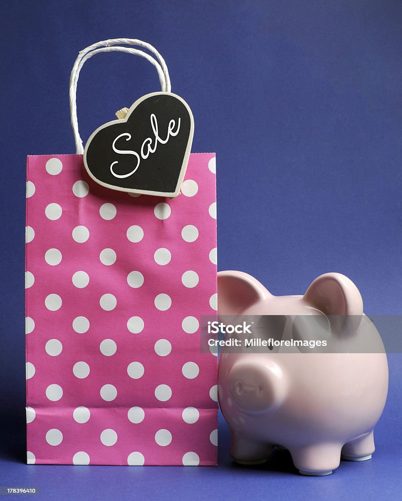 Boutiques de vente sac et Tirelire en forme de cochon - Photo de Affaires libre de droits