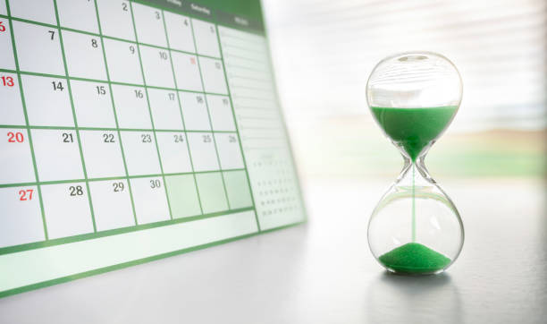 istock Hourglass and green calendar 1783966322
