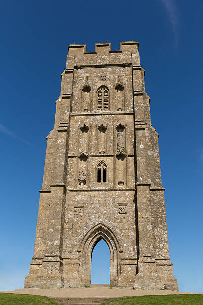 st. michael's tower auf dem glastonbury tor hill somerset - st michaels church stock-fotos und bilder
