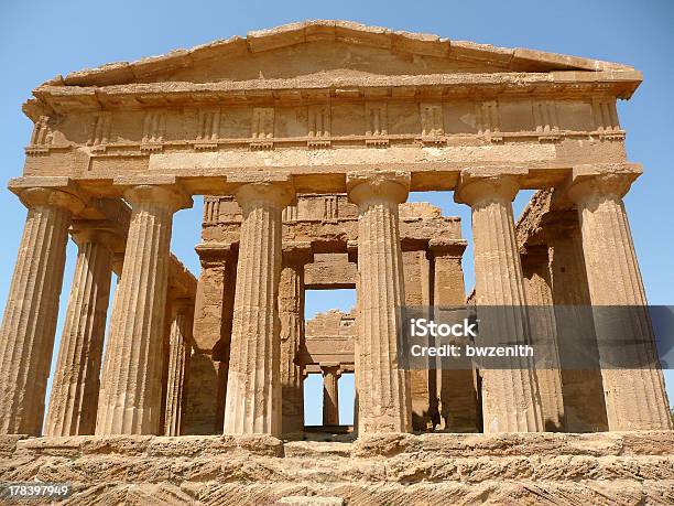 Der Tempel Von Concordia Agrigento Italien Stockfoto und mehr Bilder von Agrigento - Agrigento, Architektonische Säule, Architektur