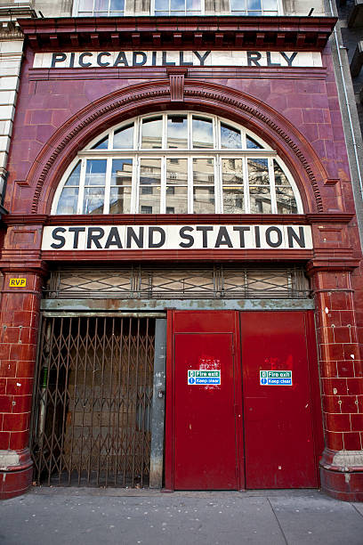 istock Strand / Aldwych Station 178398791