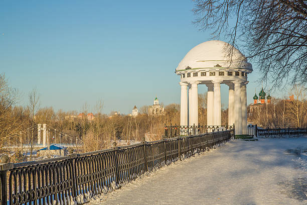 istock A conversation on the Volga embankment in Yaroslavl 178398947
