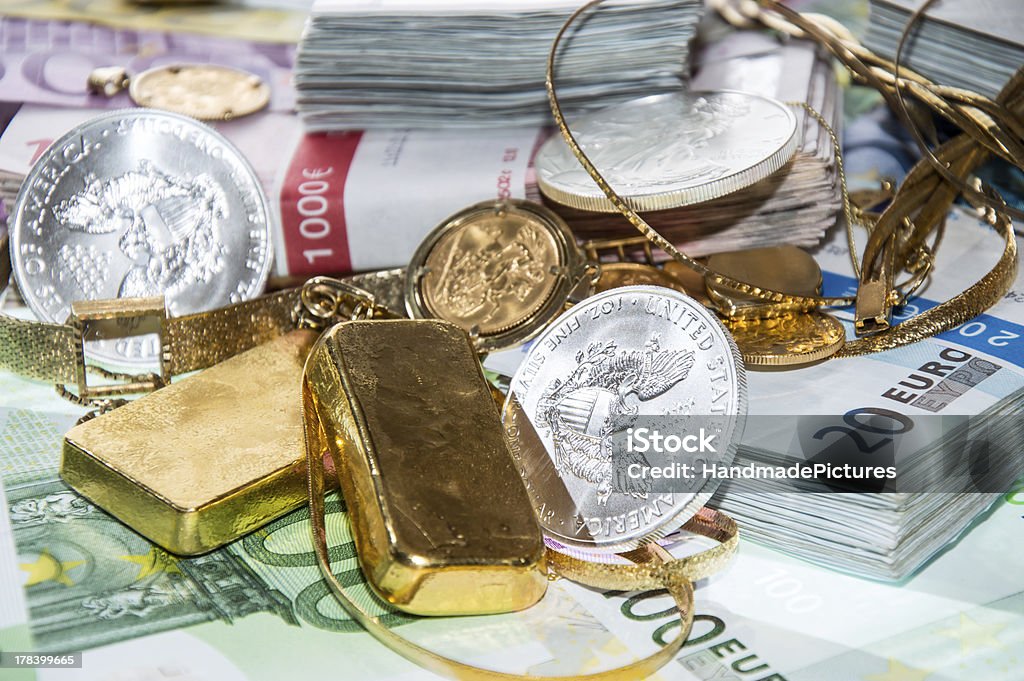 Euro rachunki, Gold i Silver - Zbiór zdjęć royalty-free (Biżuteria)