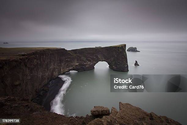 Arch Formación De Roca Foto de stock y más banco de imágenes de Agua - Agua, Aire libre, Arco natural