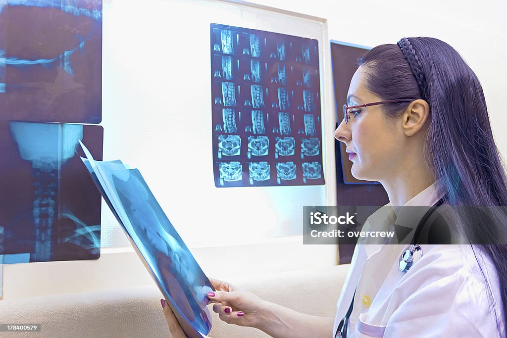 X 線 - MRI検査のロイヤリティフリーストックフォト