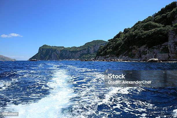 Rocky Linia Brzegowa Morze Tyrreńskie Capri Islandwłochy - zdjęcia stockowe i więcej obrazów Bez ludzi