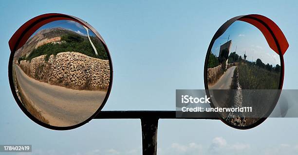 이중 거울 감각 지각에 대한 스톡 사진 및 기타 이미지 - 감각 지각, 거리, 거울