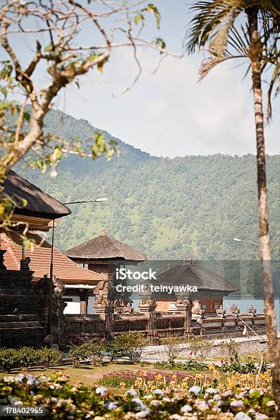 Foto de Ulun Danu Templo Em Bali Indonésia e mais fotos de stock de Arquitetura - Arquitetura, Bali, Bedugal