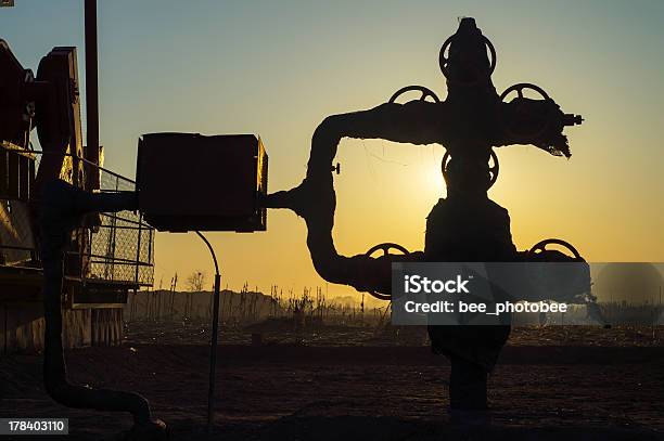 Разведочная Нефтяная — стоковые фотографии и другие картинки Бензин - Бензин, Бизнес, Богатство