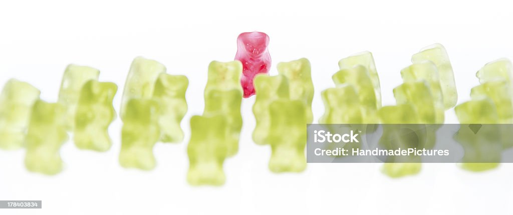 Rojo gire en front of green Bears - Foto de stock de Abstracto libre de derechos