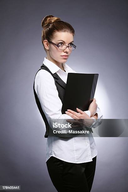 Chica Estudiante Foto de stock y más banco de imágenes de Accesibilidad - Accesibilidad, Adulto, Blanco - Color