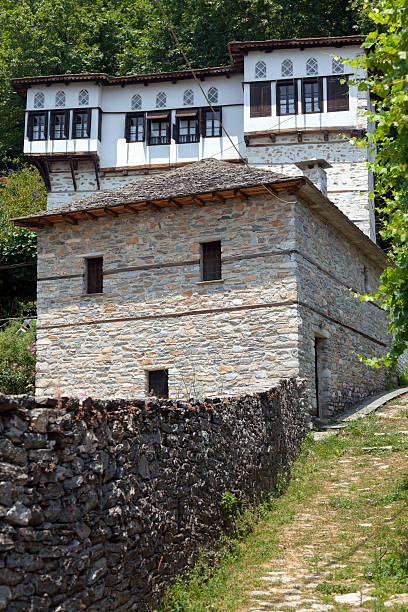 stonemade greckim, tradycyjne domy z pelion w grecji - stonemade zdjęcia i obrazy z banku zdjęć