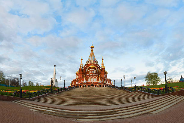 catedral de st. michael, izhevsk, udmurtia, rússia - izhevsk - fotografias e filmes do acervo