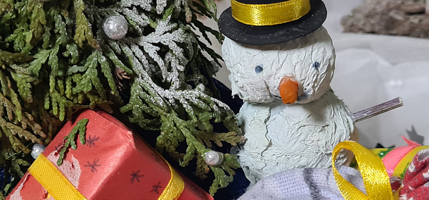 Snowman on the snow with Christmas tree and gift box. Christmas and New Year
