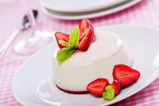 istock Strawberry Panna Cotta Dessert 178409243