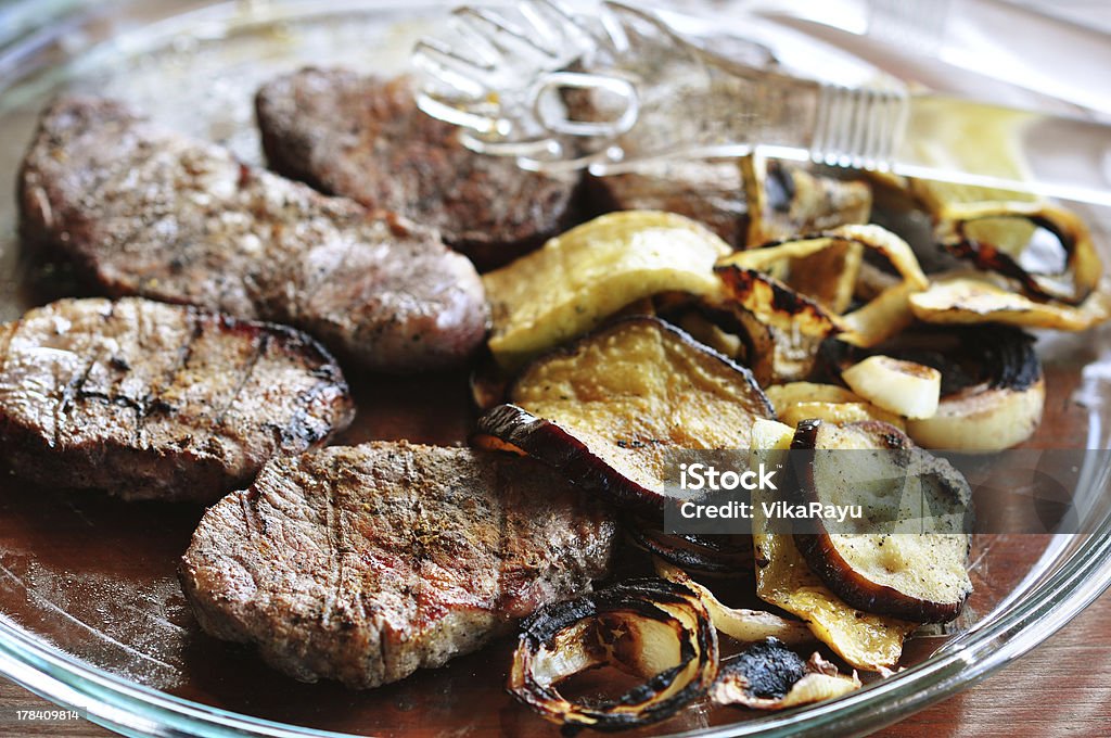 구운 고기 및 야채 - 로열티 프리 0명 스톡 사진