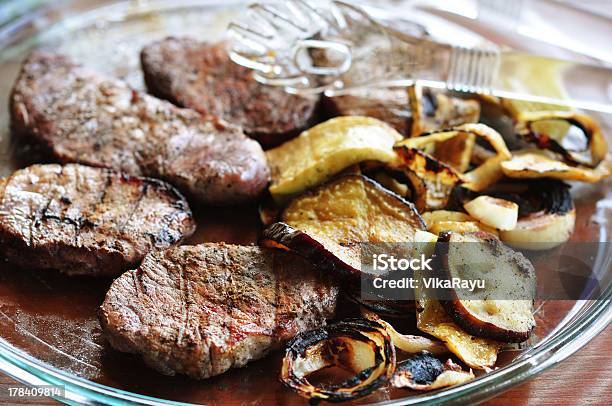 구운 고기 및 야채 0명에 대한 스톡 사진 및 기타 이미지 - 0명, 고기, 그릇