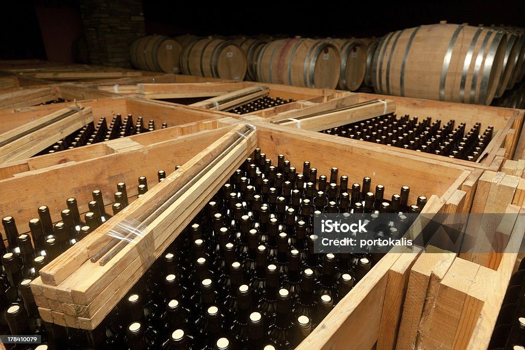 Packen Flaschen mit Wein - Lizenzfrei Alkoholisches Getränk Stock-Foto