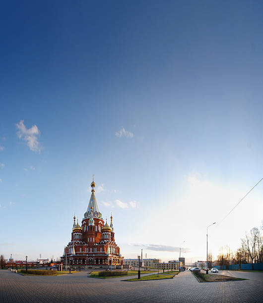 catedral de st. michael, izhevsk, udmurtia, rússia - izhevsk - fotografias e filmes do acervo