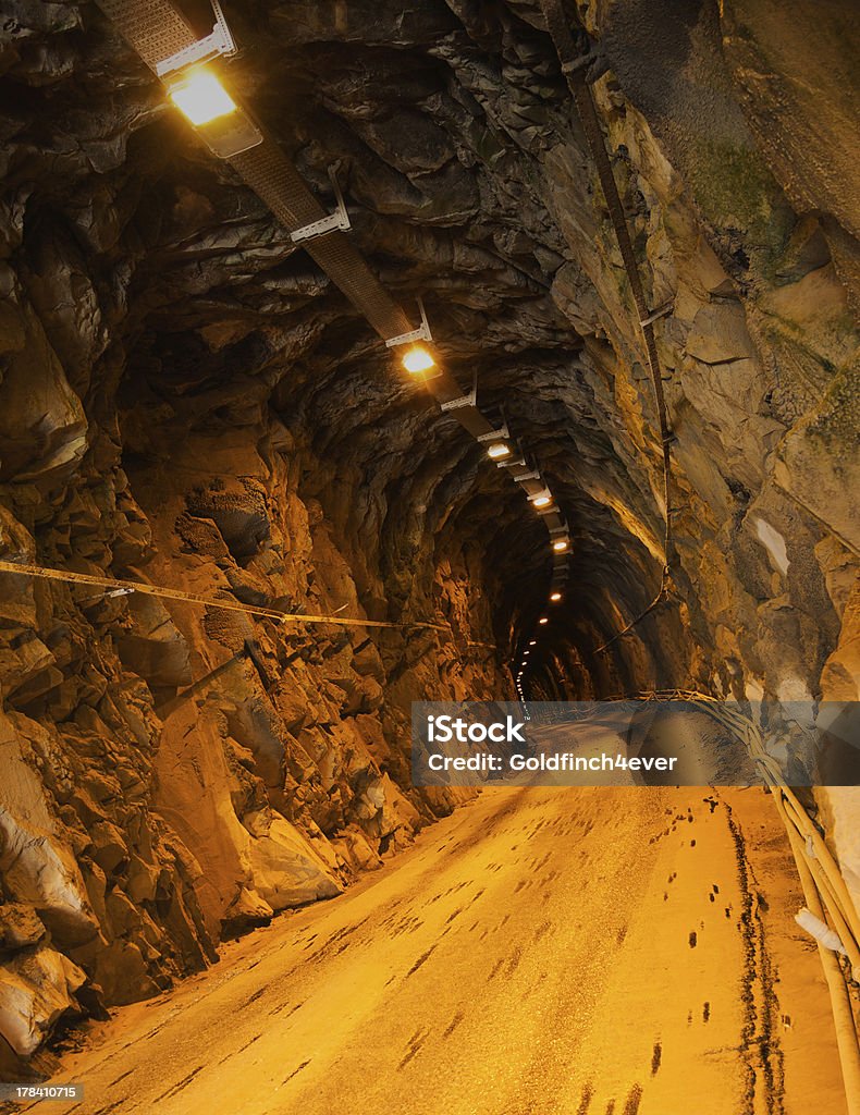 어둡습니다 광산 터널 조명 대리석 Quarry 지하 광산에 대한 스톡 사진 및 기타 이미지 - 광산, 광업, 내부 - iStock