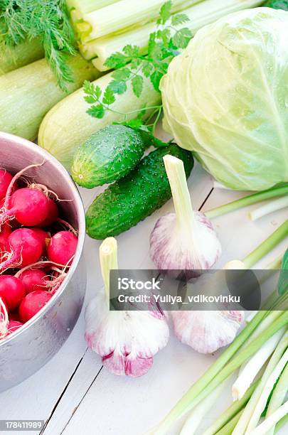 Verduras De Resorte Foto de stock y más banco de imágenes de Abundancia - Abundancia, Acero inoxidable, Ajo