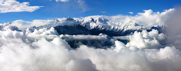 panoramatic vista di langtang per ganesh himal - ganesh himal foto e immagini stock
