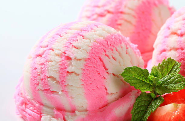 istock Strawberry yogurt ice cream 178412591