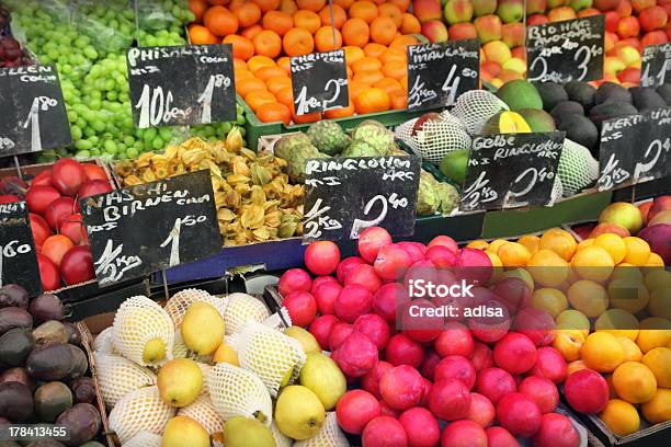 Foto de Mercado De Frutas e mais fotos de stock de Alimentação Saudável - Alimentação Saudável, Ameixa - Fruta, Barraca de Mercado