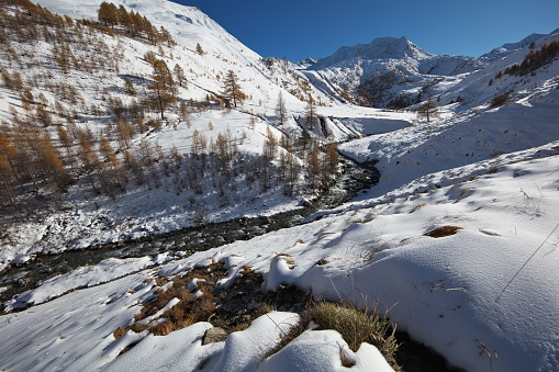 Photo taken at an altitude of 1950m, at the beginning of November towards the south towards the Tête des Barres 2794m and the Tête de l'Enchastraye 2954m near the path which leads to Lac du Lauzanier