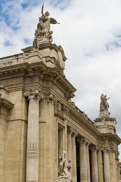 istock Historic building in Paris France 178415836