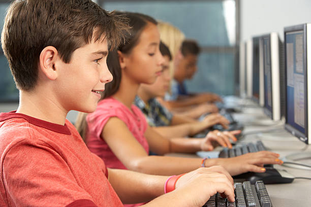 1,100+ Elementary School Computer Lab Stock Photos, Pictures & Royalty ...