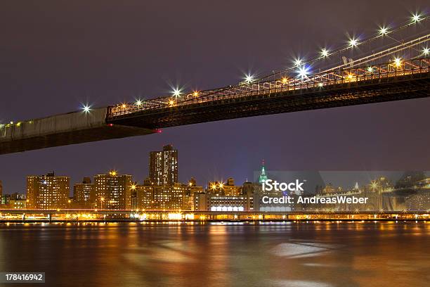 New Yorkponte Di Brooklyn - Fotografie stock e altre immagini di Acqua - Acqua, Attrezzatura per illuminazione, Bizzarro