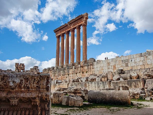 roman ruínas no líbano - baalbek imagens e fotografias de stock
