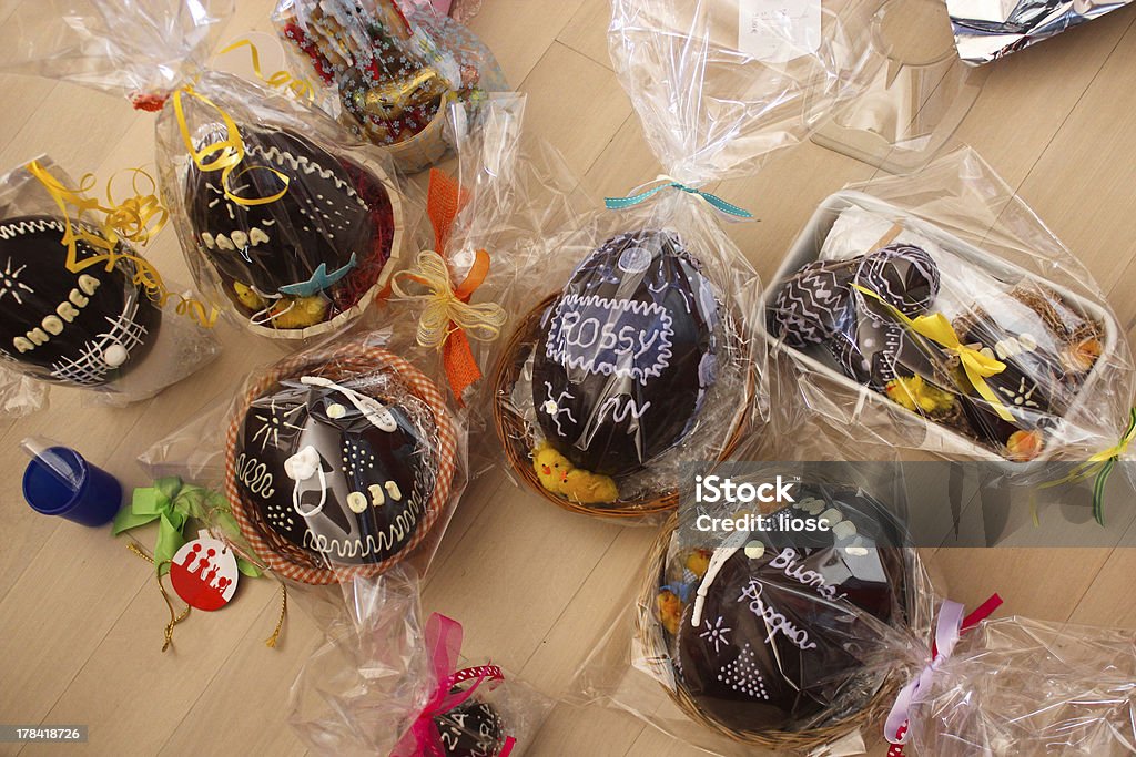Шоколадные пасхальные яйцо - Стоковые фото Горизонтальный роялти-фри