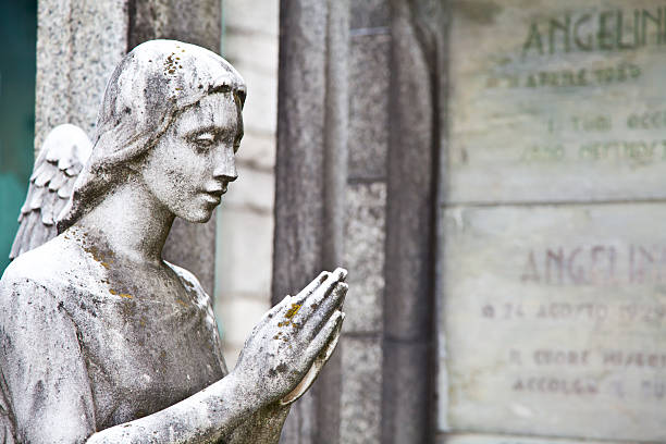 friedhof architektur-europa - lachaise stock-fotos und bilder