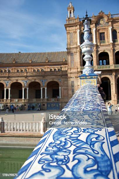 Plaza De Espana A Siviglia - Fotografie stock e altre immagini di Andalusia - Andalusia, Blu, Composizione verticale