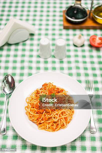 Espagueti Boloñesa Foto de stock y más banco de imágenes de Albahaca - Albahaca, Alimento, Carne