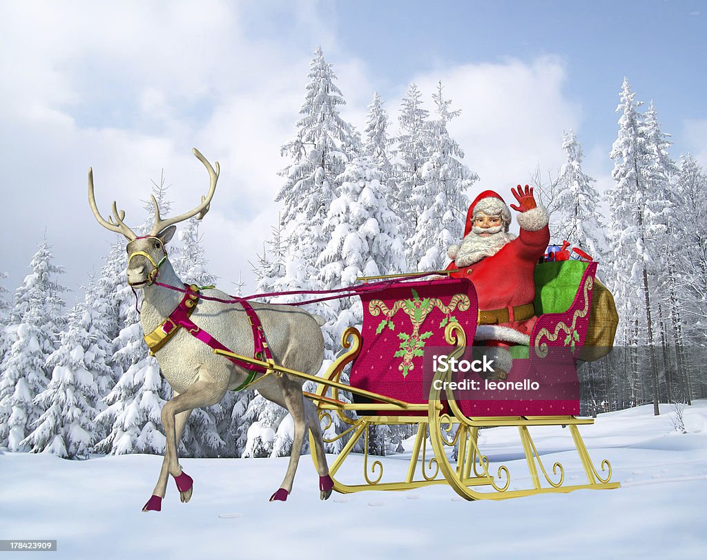 Père Noël sur son traîneau et rennes. - Photo de Traîneau libre de droits