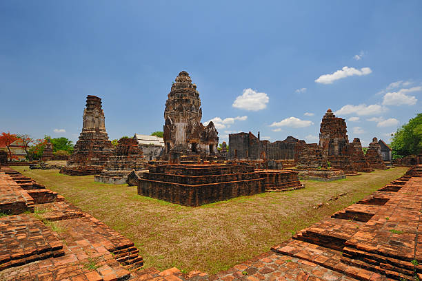 istock Wat Phra Sri Rattana Mahathat 178427153